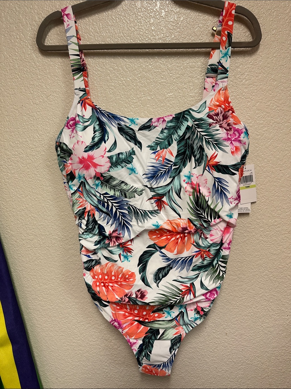 NWT Jantzen One-Piece Swimsuit in Tropical Coral & Green Floral Print - Size 18W